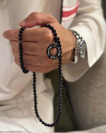 مِن معدَن الإنسَان سبحة إِنَّا لِلّهِ وَإِنَّـا إِلَيْهِ رَاجِعونَ مطلية بالروديوم - عقيق أسود